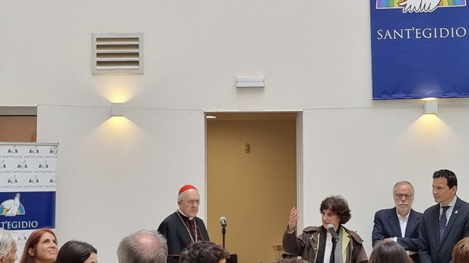 El cardenal Osoro, Tíscar Espigares y Andrea Riccardi, en la inauguración de la casa de acogida