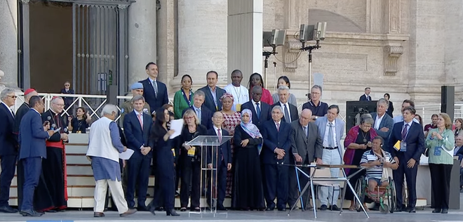 Gambetti y Parolin, con los Premio Nobel