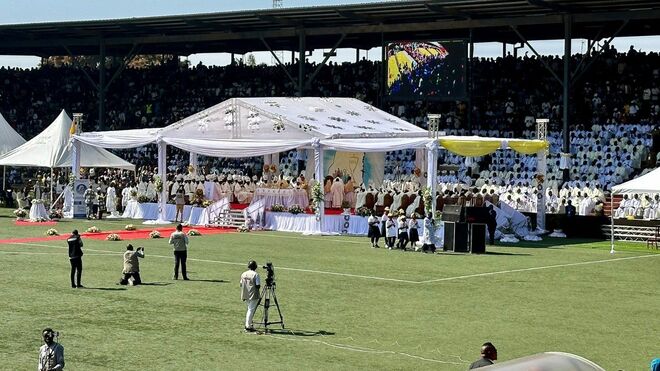 Cardenal Tagle . Misa en RD Congo