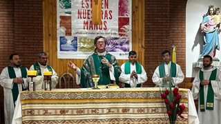 Monseñor García Cuerva en la misa de despedida de Tierra del Fuego