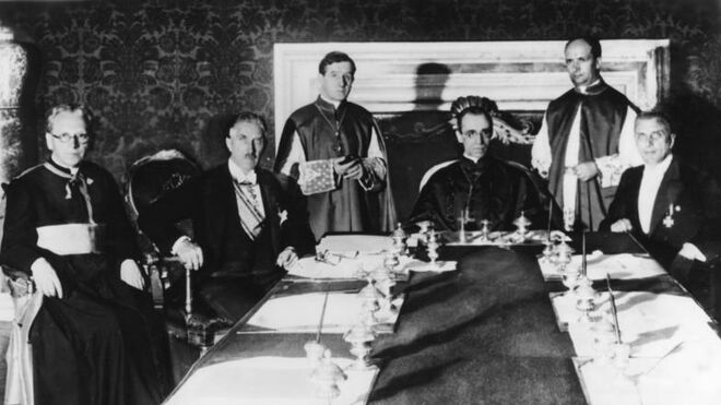 Eugenio Pacelli, futuro Pío XII, firma el concordato con el III Reich el 20 de julio de 1933