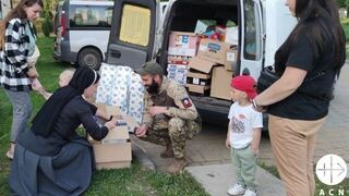 Reparto de ayuda en Ucrania a los desplazados