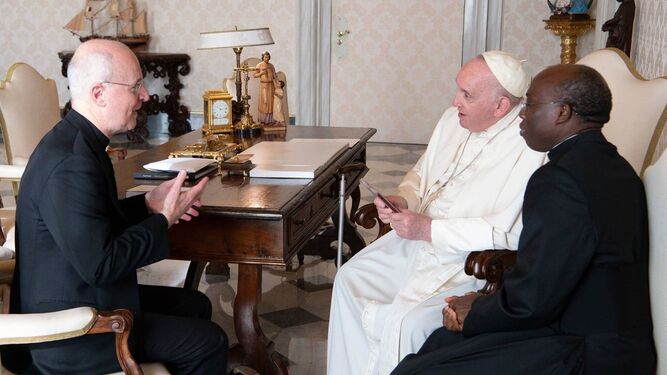 Francisco, con James Martin en la adiencia privada que le concedió