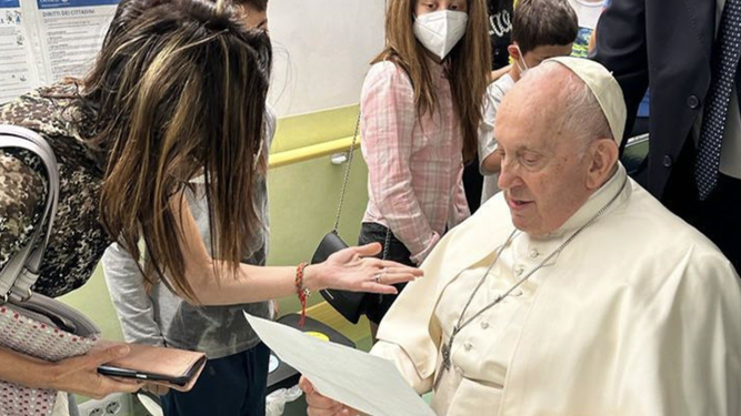 Papa, en el Gemelli