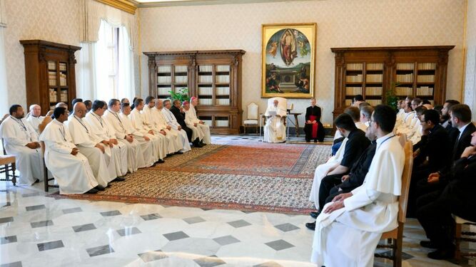 Francisco en audiencia con los Canónigos Regulares del Santísimo Salvador Lateranense