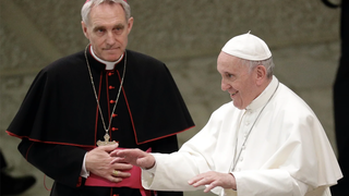 Gänswein con Francisco, cuando ejercía de prefecto de la Casa Pontificia