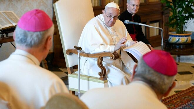 El Papa, con los Canónigos Regulares Lateranenses