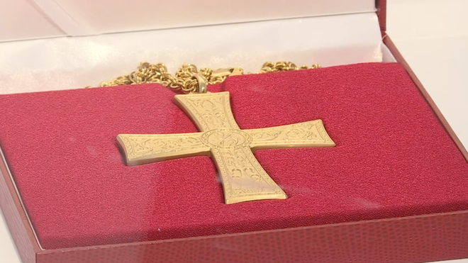 Cruz pectoral de Benedicto XVI