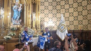 Por primera vez la ofrenda floral del Alavés se retransmite para toda la plaza