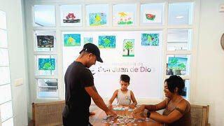 Yasmanis y Rachel con su hijo en el Centro de Protección Internacional de San Juan de Dios en Calahonda