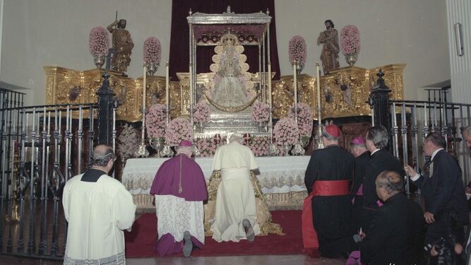 Juan Pablo II ante la Virgen del Rocío