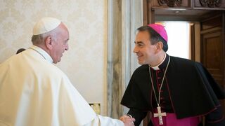 Papa Francisco con Mons Ettore Balestrero