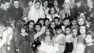 Recital de Navidad de 1944 con judíos (niños, Nuestra Señora, San José) y vecinos del barrio