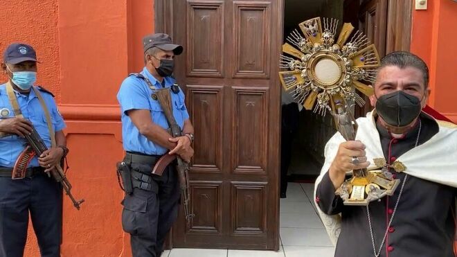 Rolando Álvarez, el obispo que permanece detenido e incomunicado
