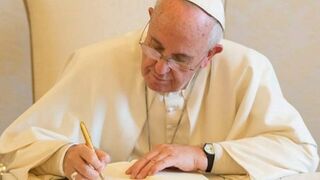 Papa Francisco advierte sobre "pragmatismo que termina asfixiando a instituciones eclesiales"