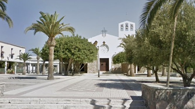 Exterior de la parroquia de San Isidro, en Huércal Overa