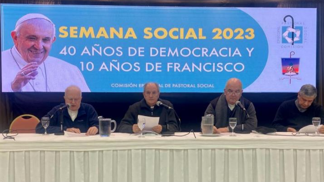 La Iglesia Católica argentina denuncia que la democracia está &quot;condicionada por poderes minoritarios o corporativos&quot; y debe evolucionar a un sistema más participativo