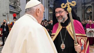 Saludio entre Job Getcha y el papa Francisco