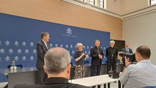 Presentación de la lista de participantes en el Sínodo