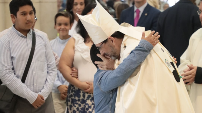 Cobo abraza