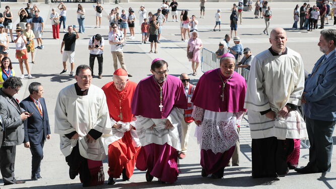 José Cobo, a su entrada a la catedral de la Almudena