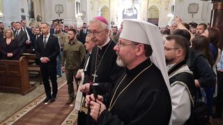 Los presidentes de Ucrania y Polonia, durante la ceremonia