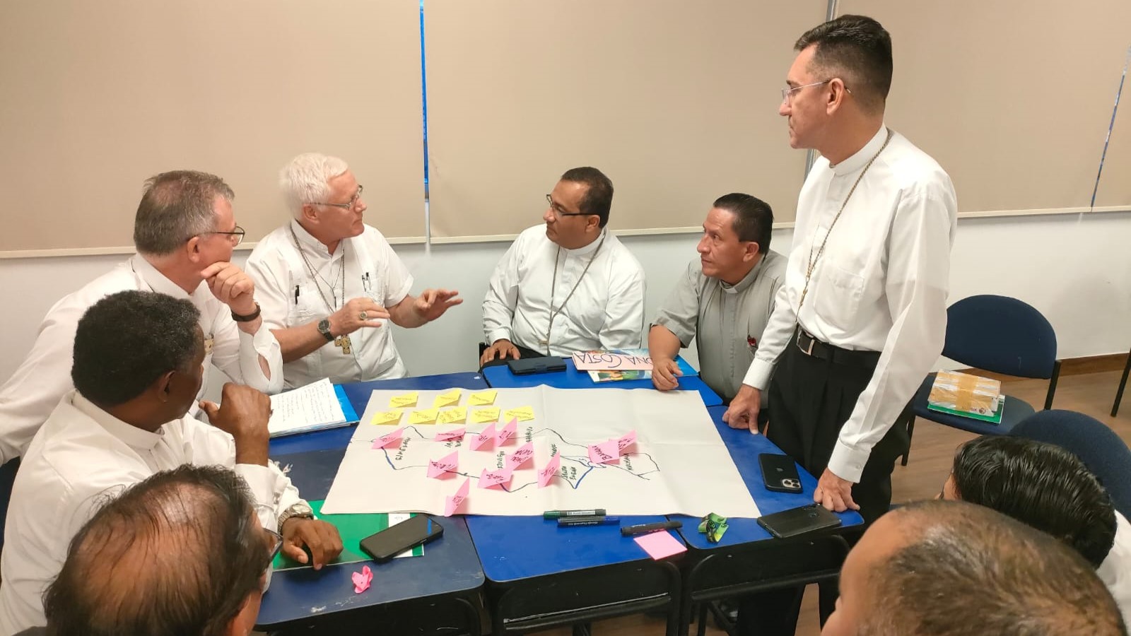 Obispos ecuatorianos taller Derechos Humanos