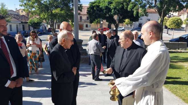 García Burillo (izquierda) y Jesús Rico, en la recepción en Aldeavieja