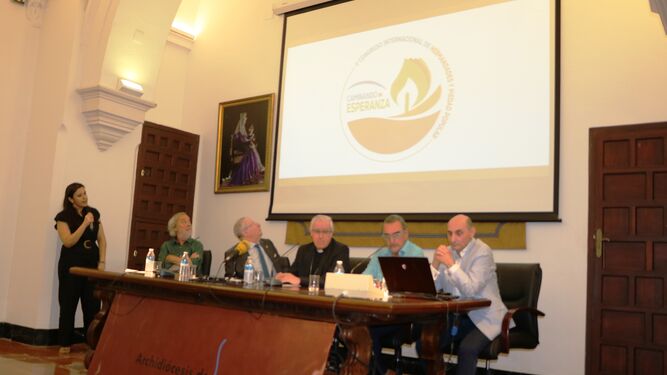 Presentación del cardtel del Congreso