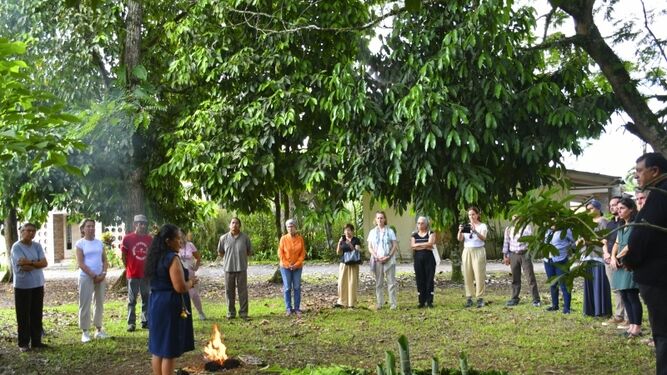 Ritual amazónico, con los representantes de las diferentes entidades