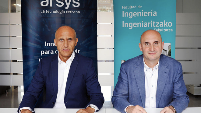 El chief product officer de Arsys, Miguel Martínez-Vélez, y el decano de la Facultad de Ingeniería, Asier Perallos