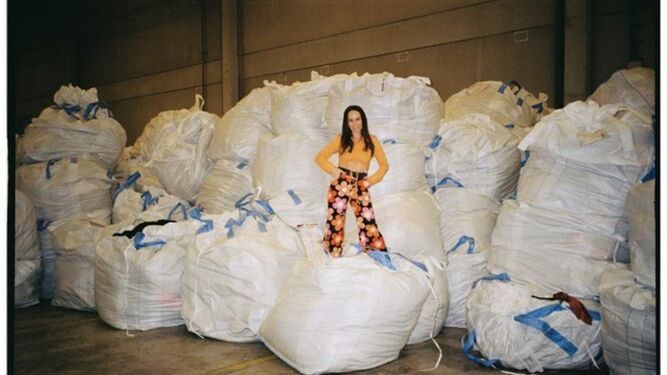 La apuesta de Cáritas por el reciclaje y venta de ropa de segunda mano genera posibilidades de reiserción laboral