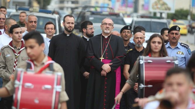 Monseñor Pizzaballa visita Rafidia, en Nablús
