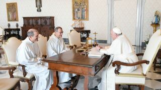 El Hermano Alois y su sucesor, el Hermano Matthew ,visitaron al Papa en marzo pasado