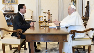 Francisco y el presidente vietnamita en una foto de archivo