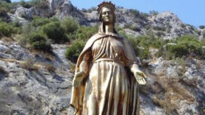 Estatua de la Virgen en Egipto