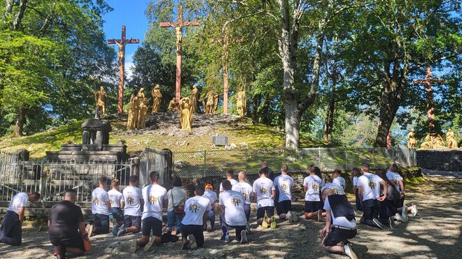 Miles de jóvenes viven una previa a la JMJ en el Santuario de Lourdes