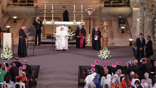 Encuentro del Papa con los representantes de la Iglesia en Portugal en los Jerónimos