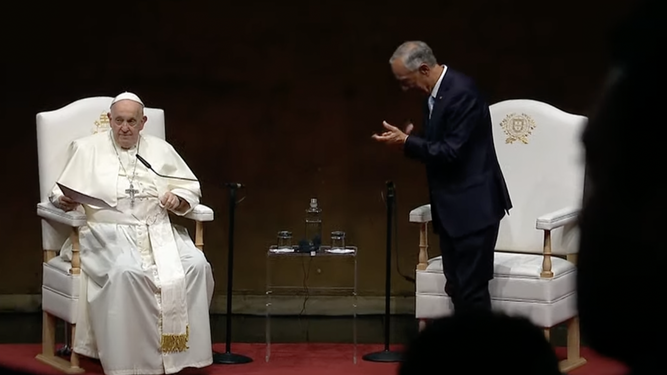 Francisco, aplaudido por el presidente de Portugal tras su discurso