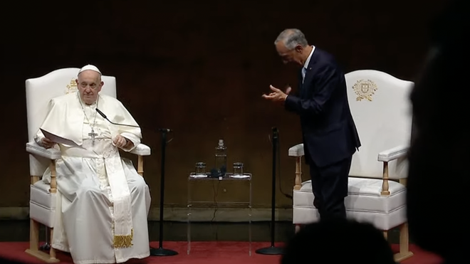 Francisco, aplaudido por el presidente de Portugal tras su discurso