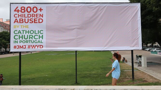 Carteles de apoyo a las víctimas en Lisboa