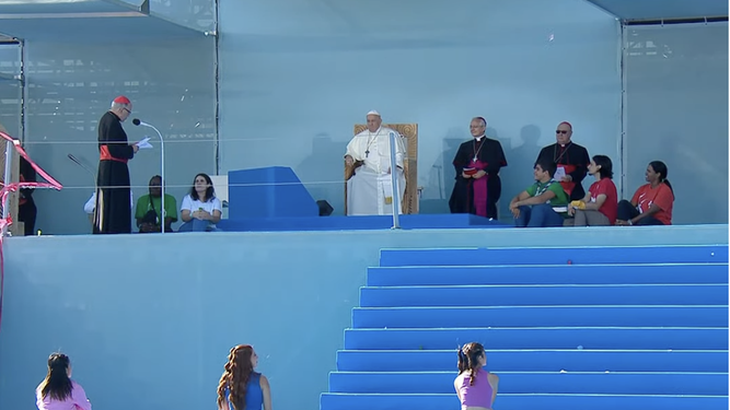 El patriarca de Lisboa, Manuel Clemente, da la buienvenida al Papa