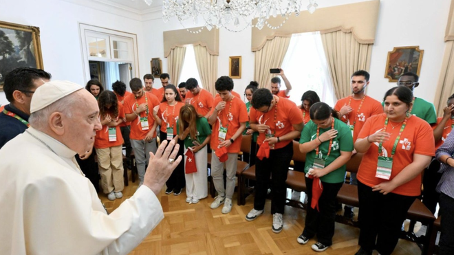 El papa se reunió en Lisboa con jóvenes de Turquía