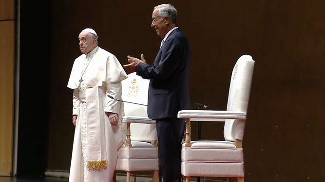 El presidente de Portugal aplaude a Francisco