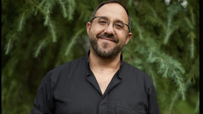 Toño Casado, sacerdote, cantante y compositor