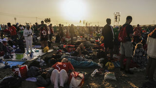 Cienrtos de miles de jóvenes durmieron al raso para acompañar al Papa en la misa de clausura
