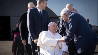 El socialista Antonio Costa se despide del Papa al finalizar la JMJ de Lisboa