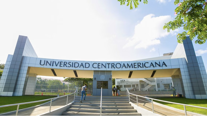 Fachada de la UCA