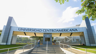 Fachada de la UCA
