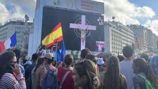 La oración de los desconocidos en la JMJ, o el inmenso poder de la fe